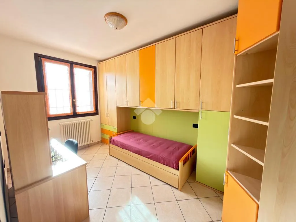 Chambres - Corner Semi-Detached Villa with Garden in Castel Goffredo