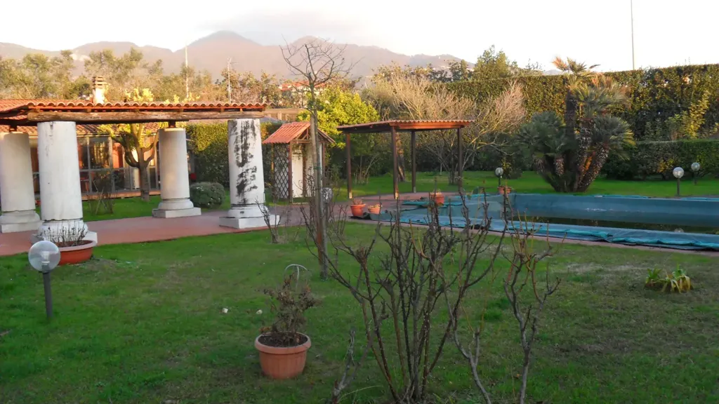 Aed - Villa with Pool in Seravezza
