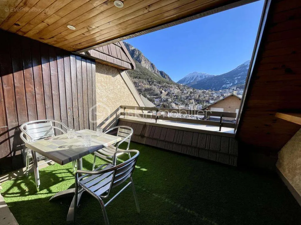 Terrasse - Studio Refait à Neuf avec Vue sur Briançon