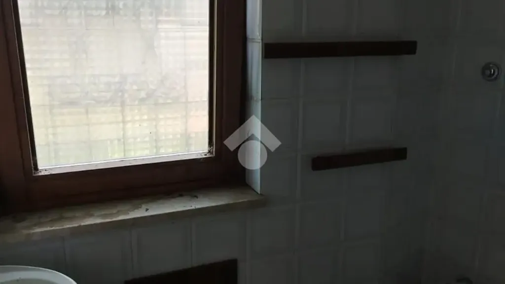 Salles de bain - Armed Two-Bedroom Apartment near Atripalda