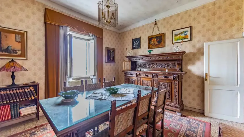 Dining Room - Three-Bedroom Apartment in Tivoli