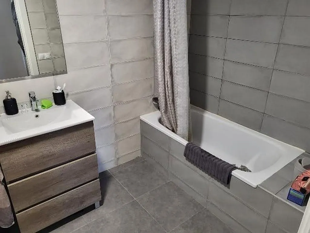 Salles de bain - Modern Flat with Air Conditioning in Badalona Centre