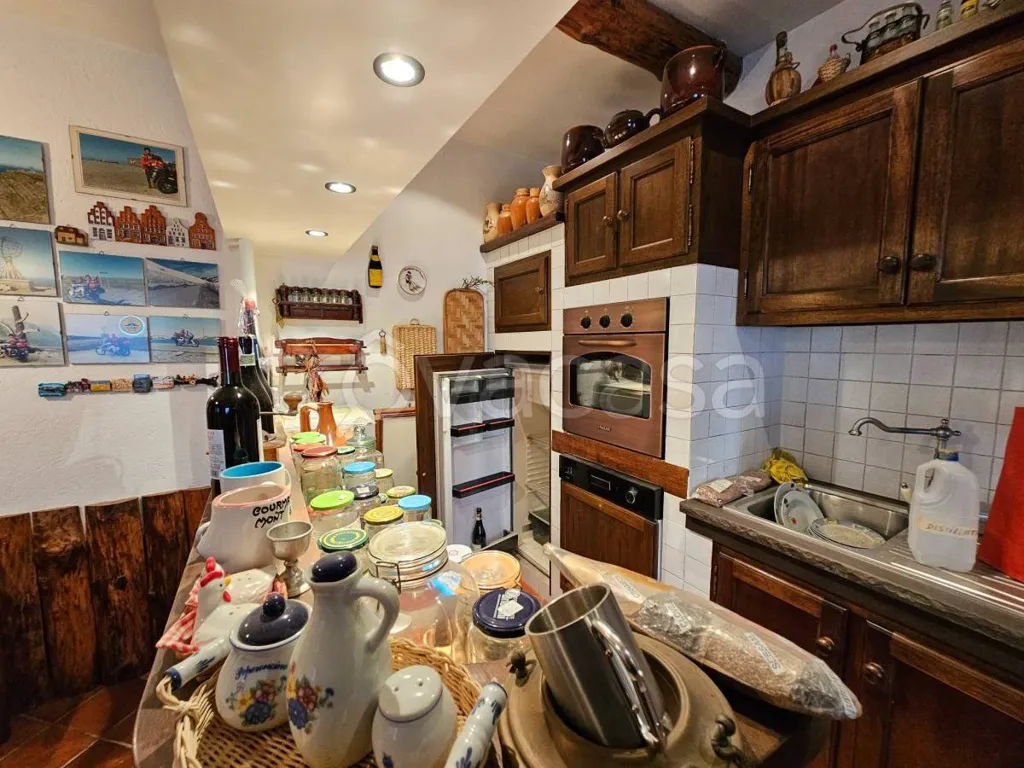 Cuisine - Rustic House with Two Apartments in Sommariva Perno