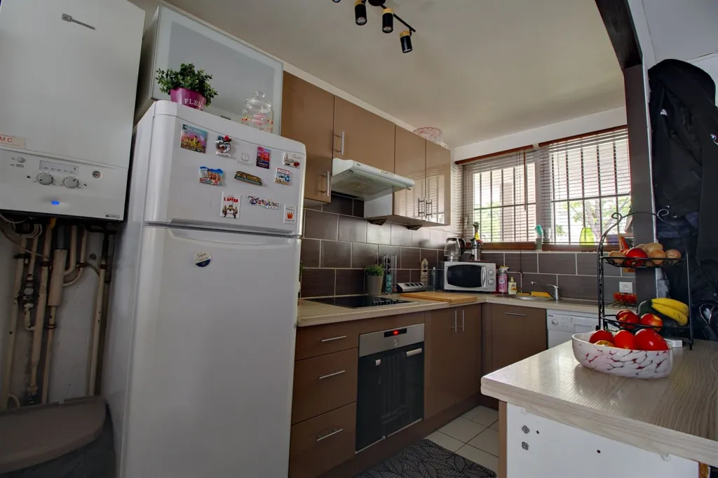 Kitchen - Duplex Apartment with Terrace in Cergy