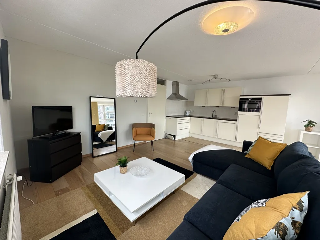 Elutuba - 3-Bedroom Gallery Flat with City View in Rotterdam