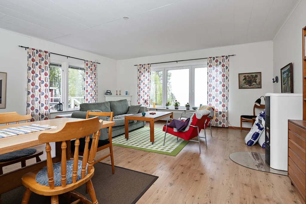 Salle à manger - Holiday Home with Sea View in Kittjavan