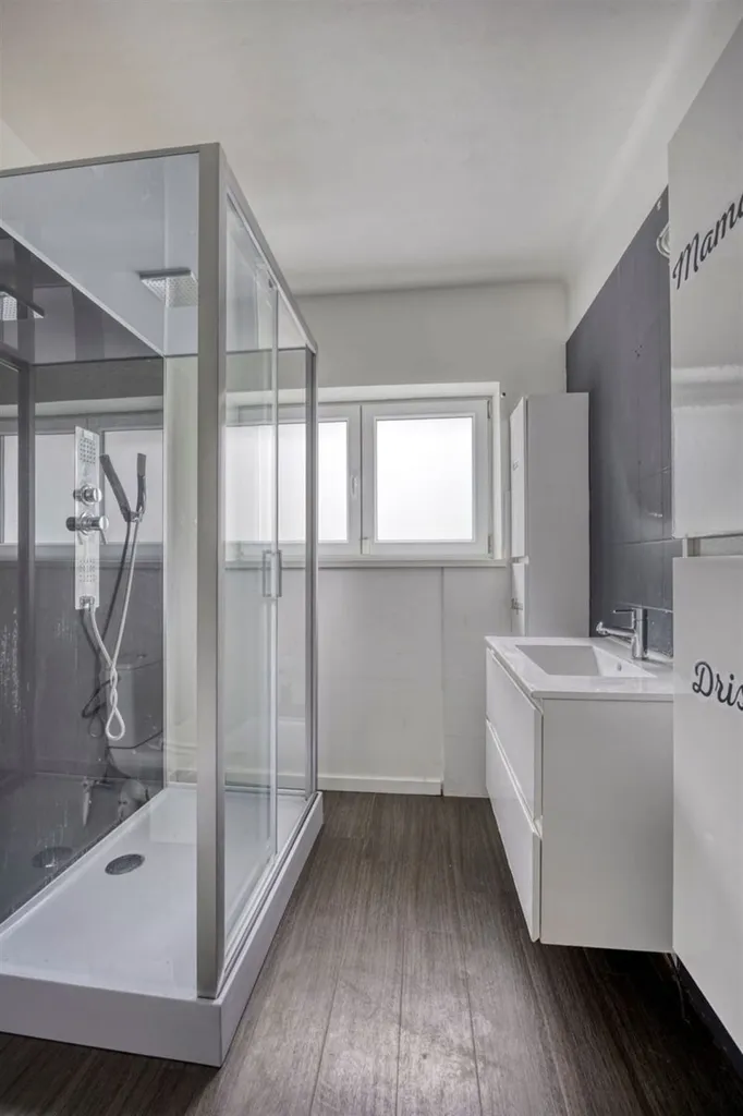 4 magamistoaga maja asukohas Court-Saint-Etienne