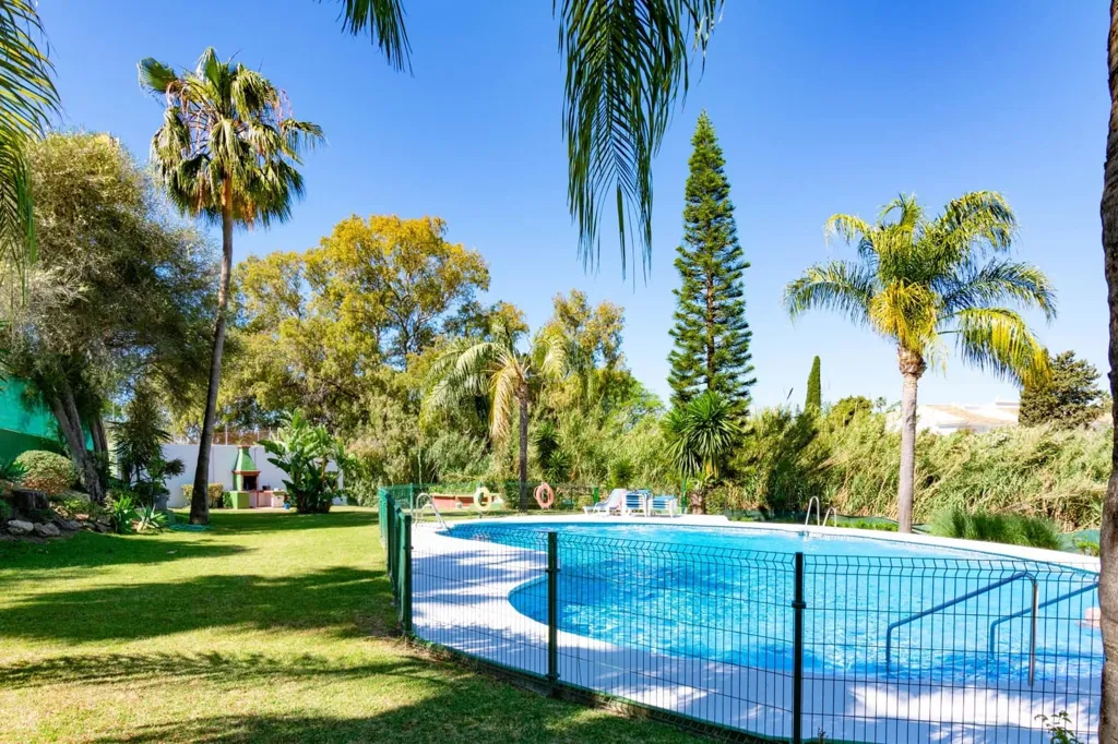 Piscina - Townhouse with Garden in Estepona