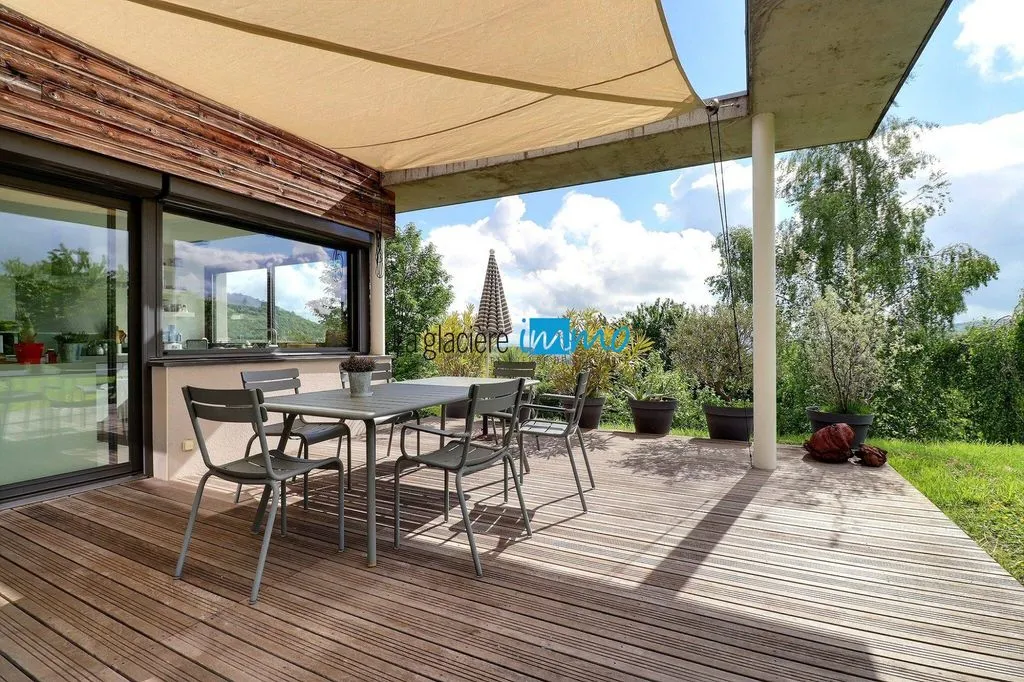 Terrasse - Maison Contemporaine avec Vue Panoramique à Chanonat