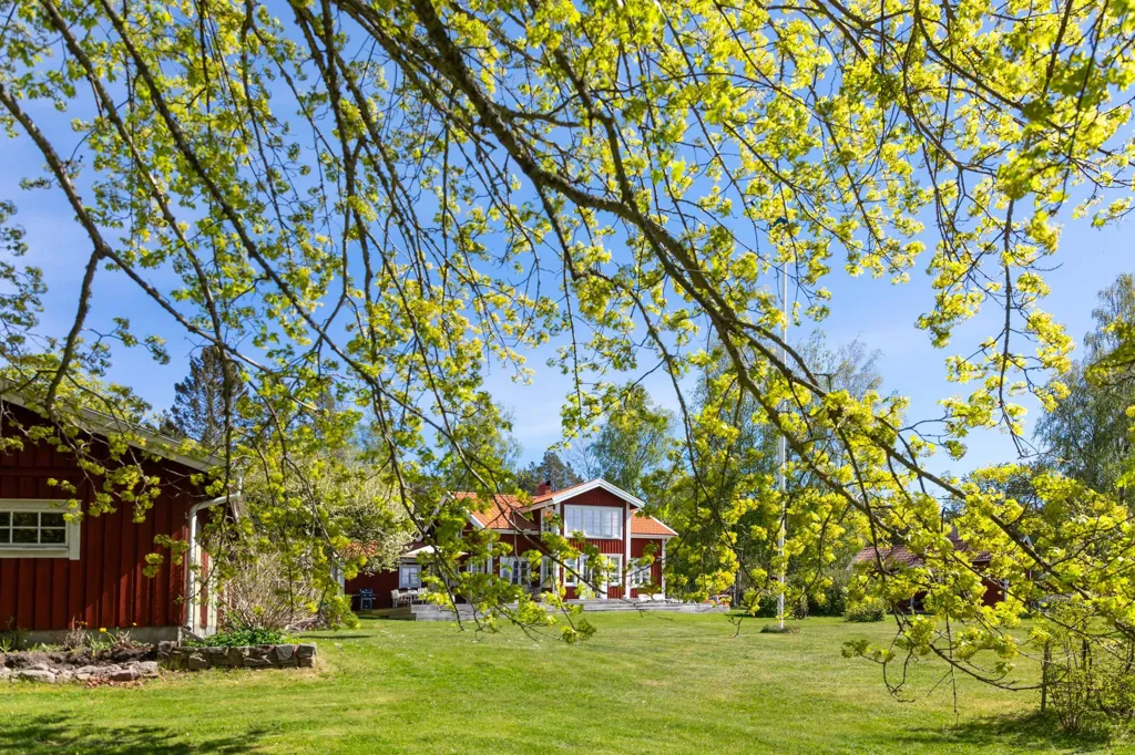Garden - Holiday Home with Sea View in Norrtälje