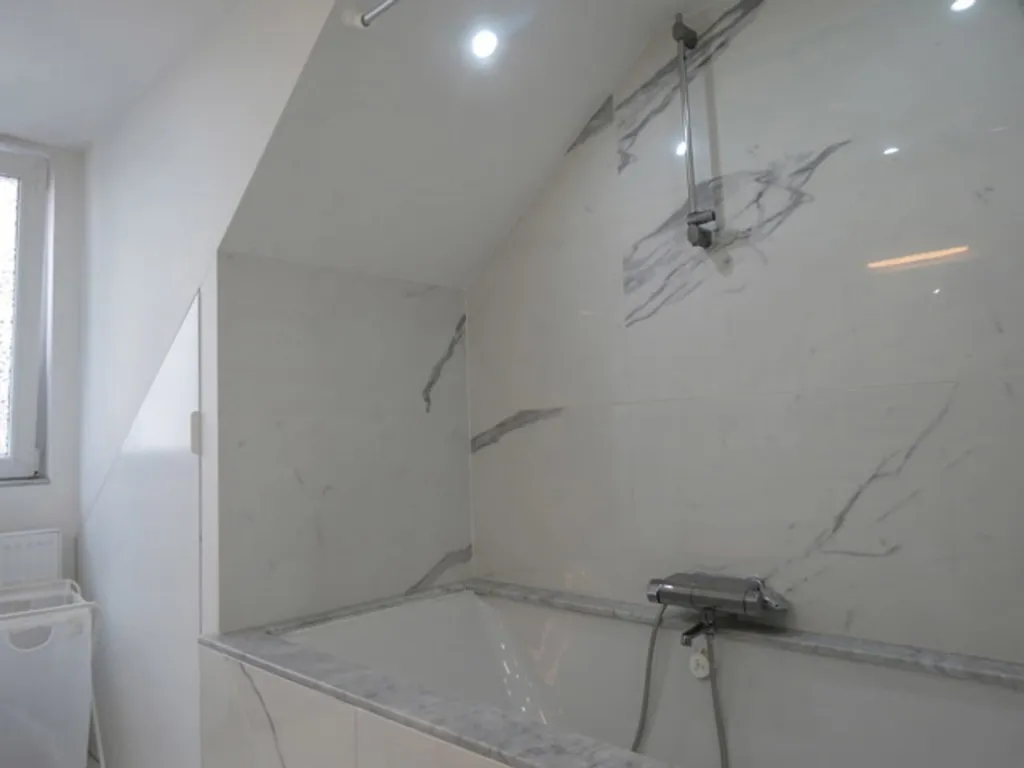 Salles de bain - Duplex Meublé et Lumineux à Ixelles