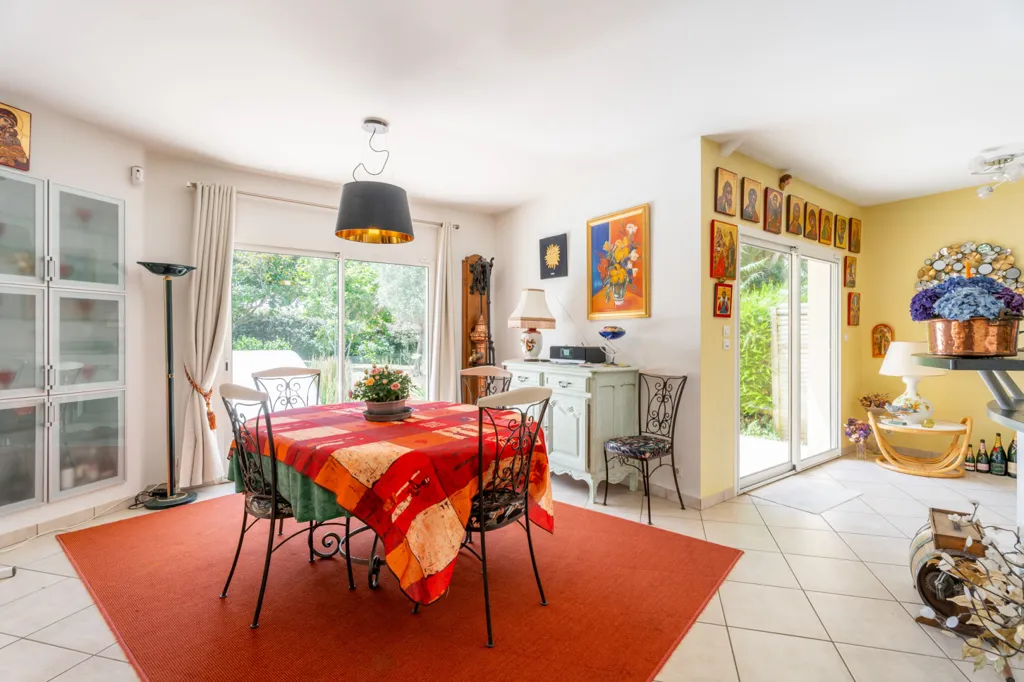 Salle à manger - Maison Plain-Pied avec Piscine à Saint-Avé