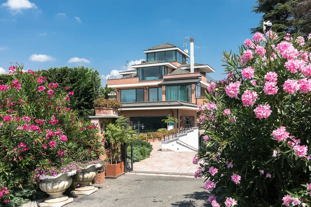 Exterior - Luxury Villa with Indoor Pool in Pantigliate