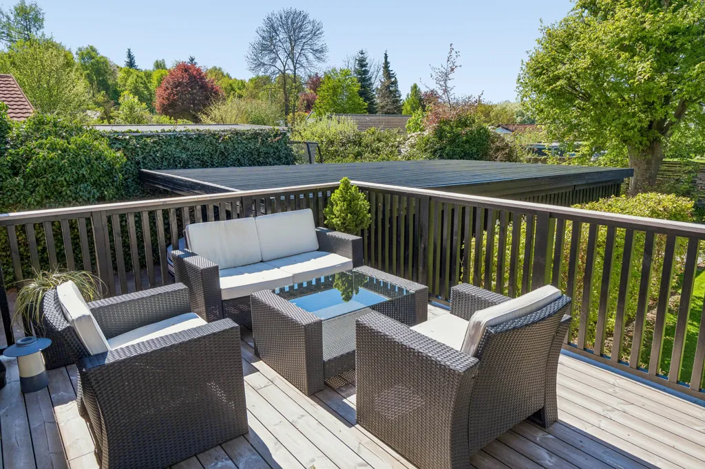 Terrace - Charming Brick Villa with Terrace in Birkerød