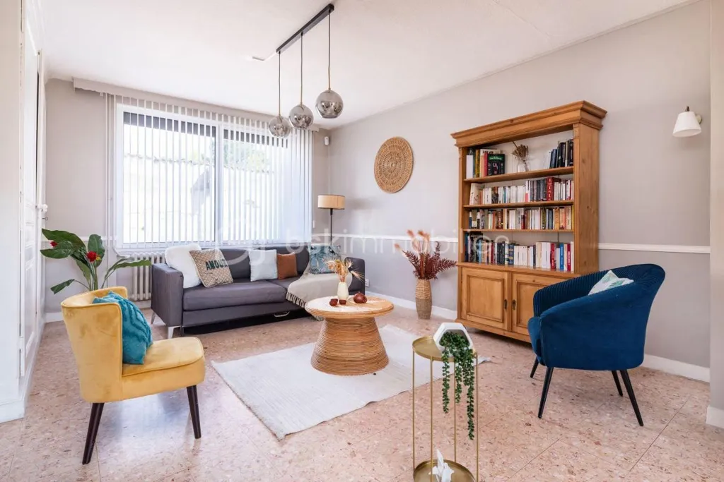 Living Room - Charming House with Garden in Dagneux