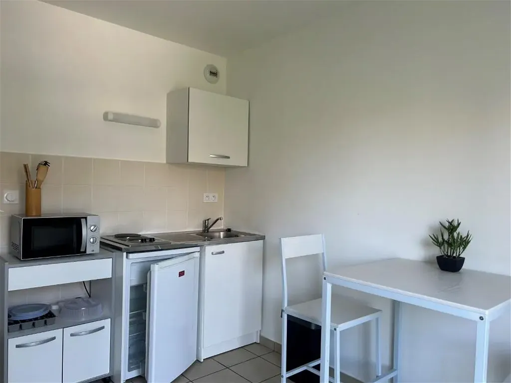 Köök - Meubled Studio with Kitchen in Valence