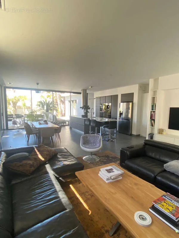 Séjour - Villa Contemporaine avec Piscine à Lattes