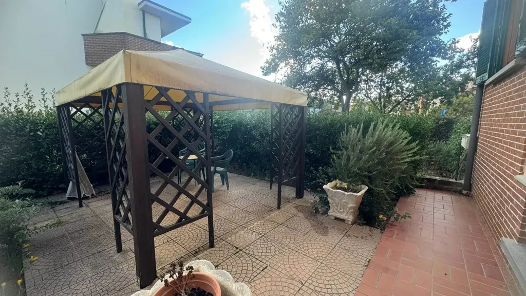 Terrass - Terraced Villa with Private Garden in Cecina
