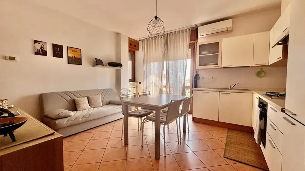 Cucina - Modern Apartment with Balcony in Calcinate