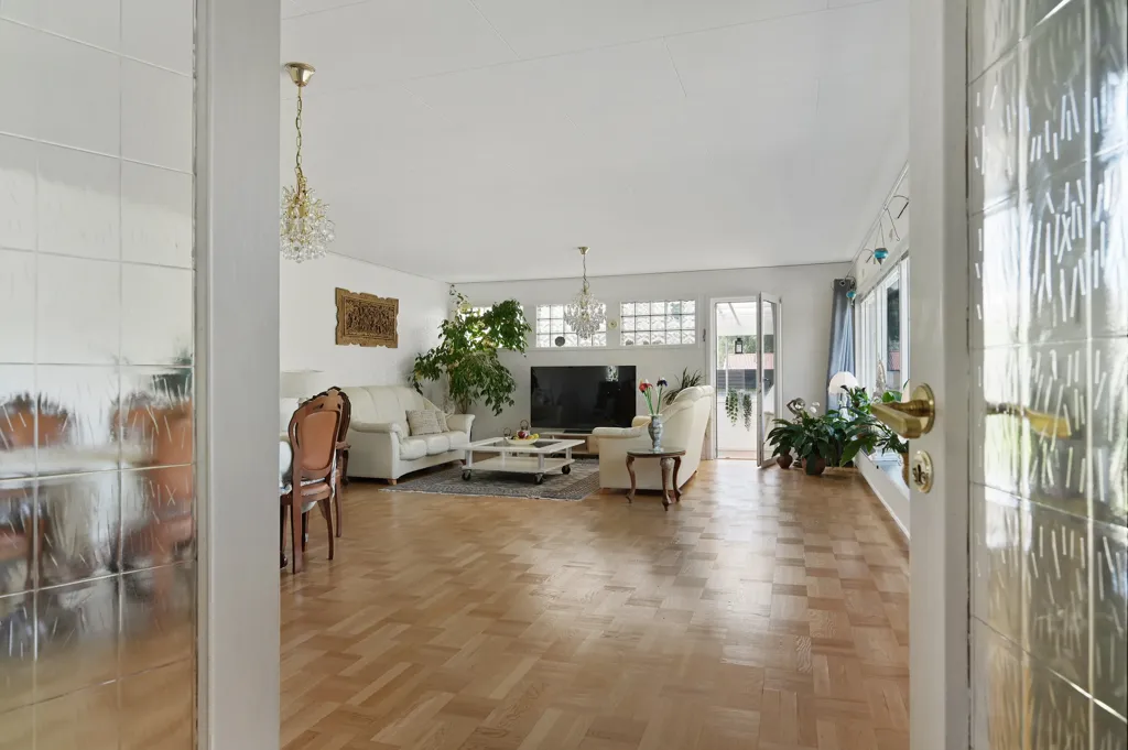 Séjour - 60s Villa with Large Garden in Västra Jakobsberg