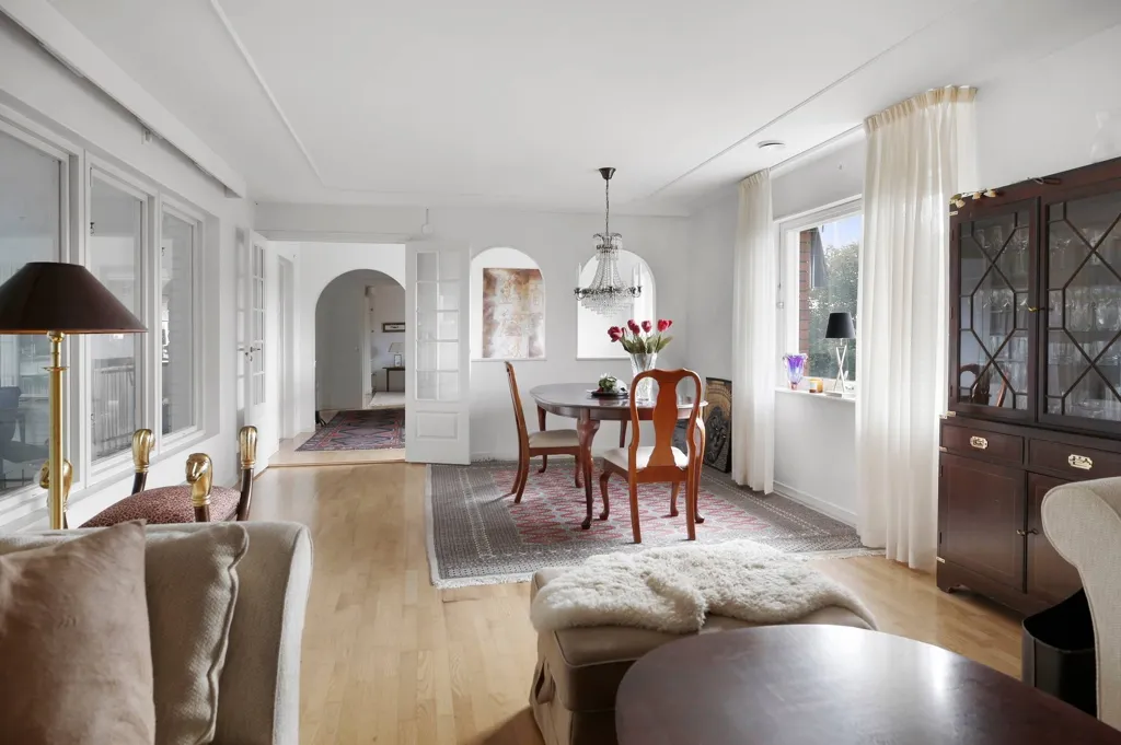 Salle à manger - Two-Storey Villa with Pool in Upplands Väsby