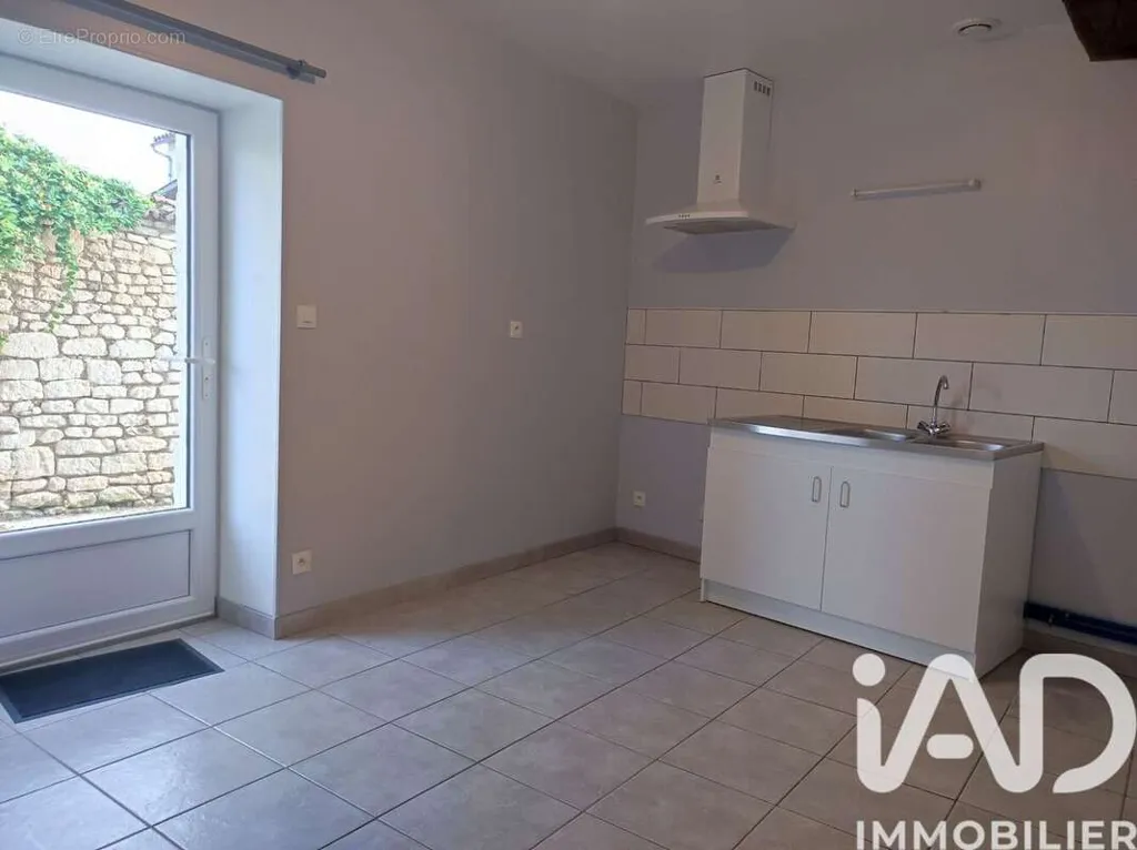 Maison de Village Rénovée au Calme à Bournand