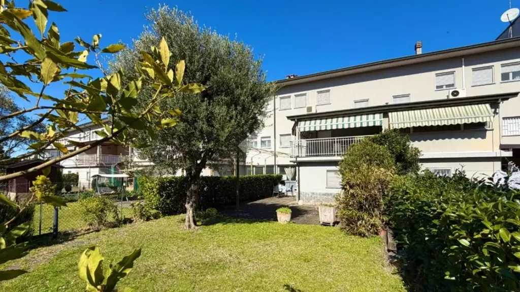 Giardino - Terraced Villa with Garden in Broni