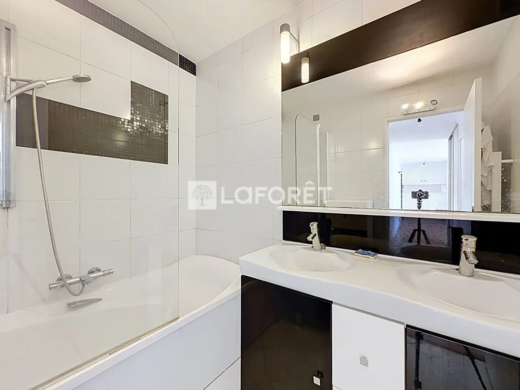 Bagni - 3-Bed Apartment with Lift in Vésinet Centre