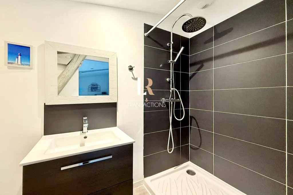Salles de bain - Immeuble avec Appartements et Garage à La Rochelle