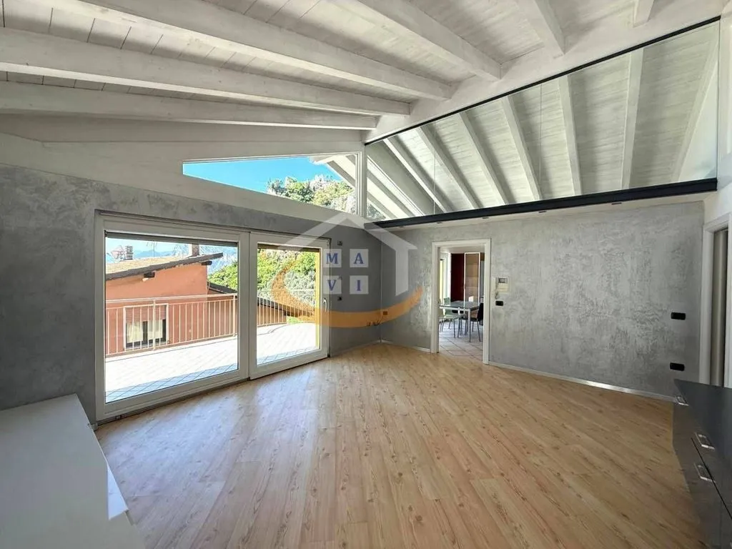 Séjour - Luxury Penthouse with Lake View in Nago-Torbole