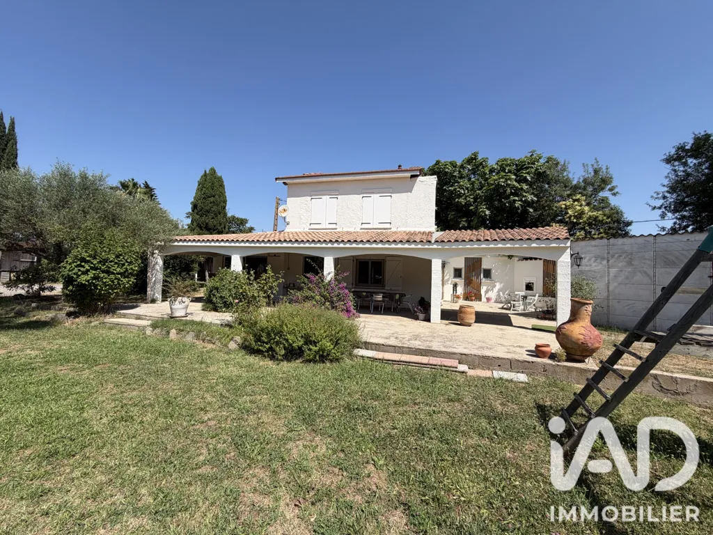 Garden - Renovated House with Pool in Agde