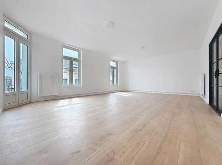 Toad - Triplex Flat with Equipped Kitchen in Brussels
