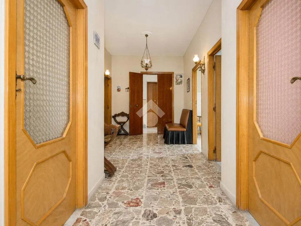 Entrée - 4-Bedroom Apartment with Garage in Lucera