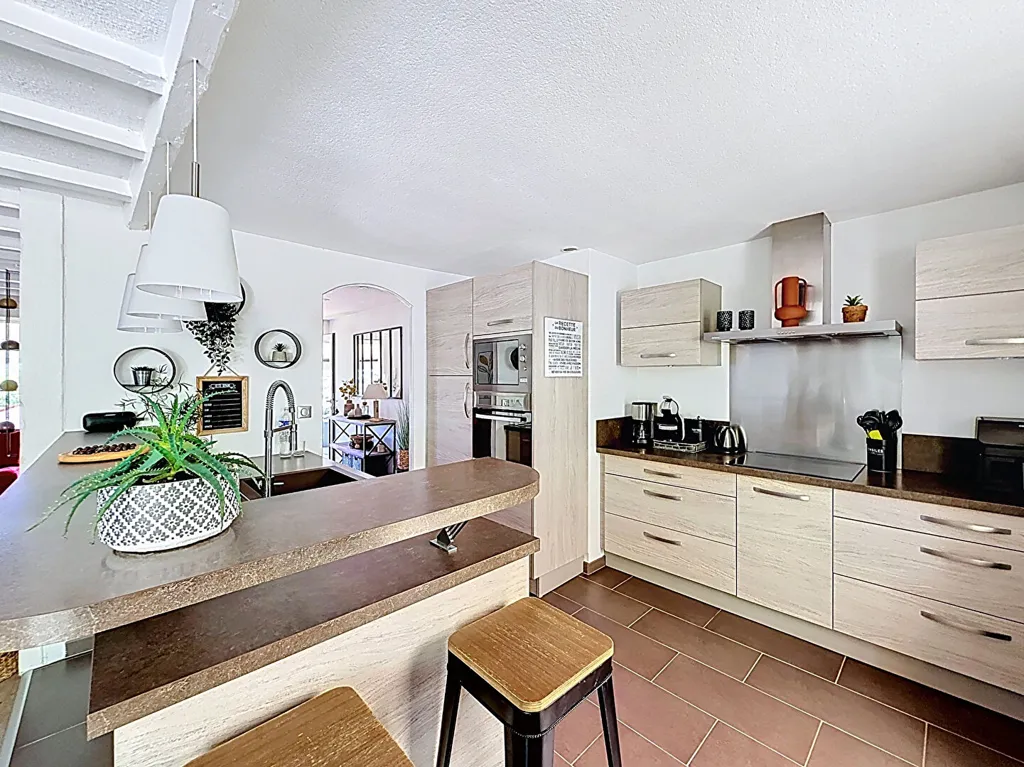Cuisine - Maison avec Piscine et Terrasses à Meximieux