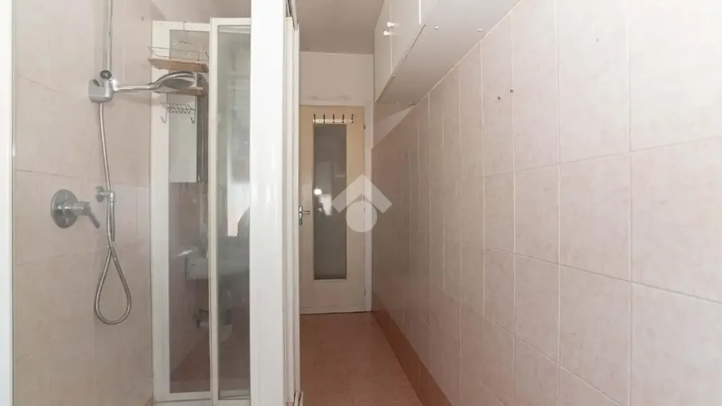 Bathrooms - Apartment with Alpine View in Cirie'
