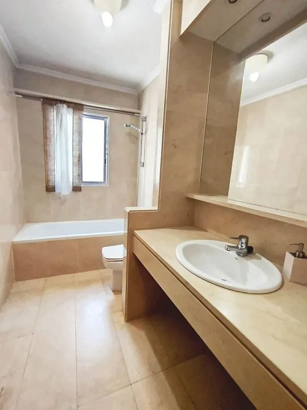 Bathrooms - Aménagé Flat with Balcony in Murcia Centre