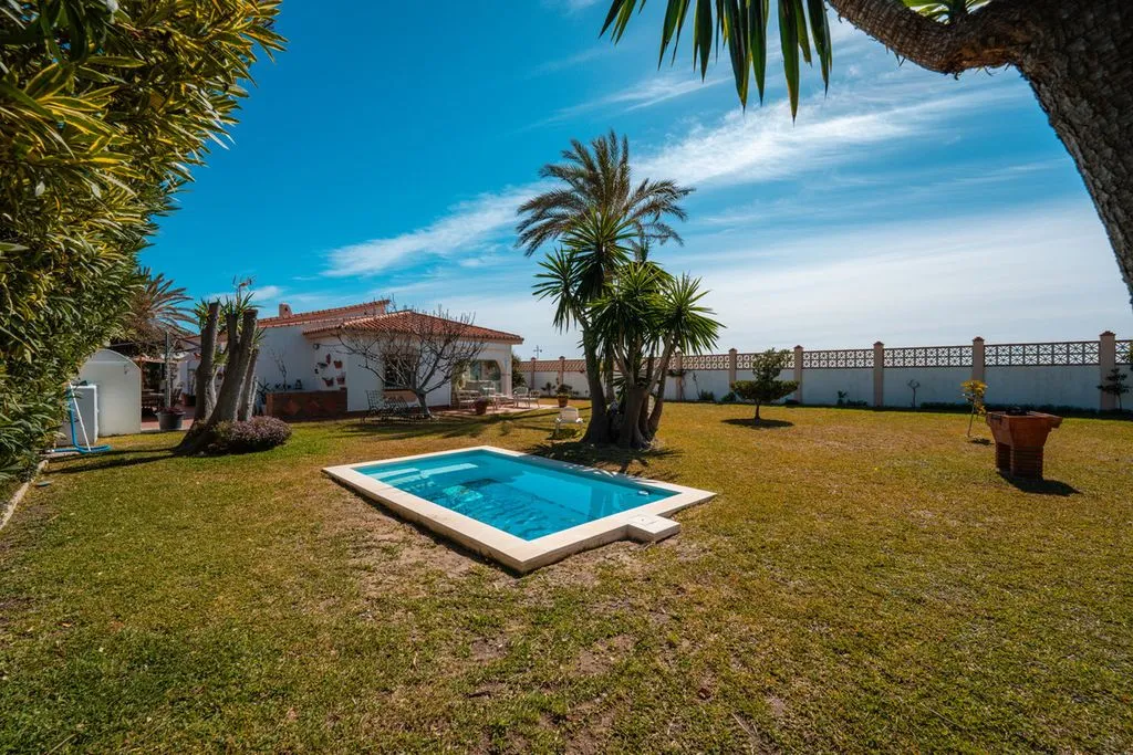 Piscine - Beachfront Villa with Sea View in Marbella East