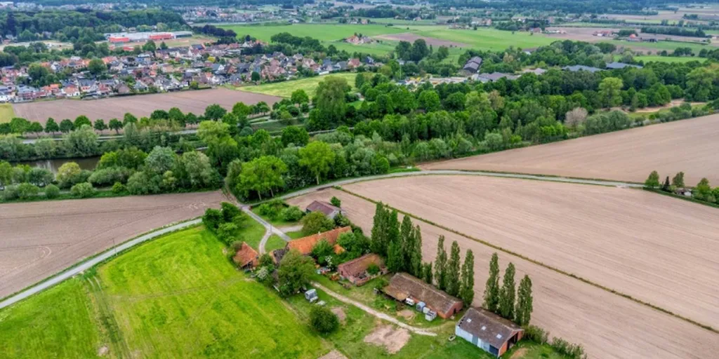 Vue aérienne - Boerderie avec Jardins à Beernem