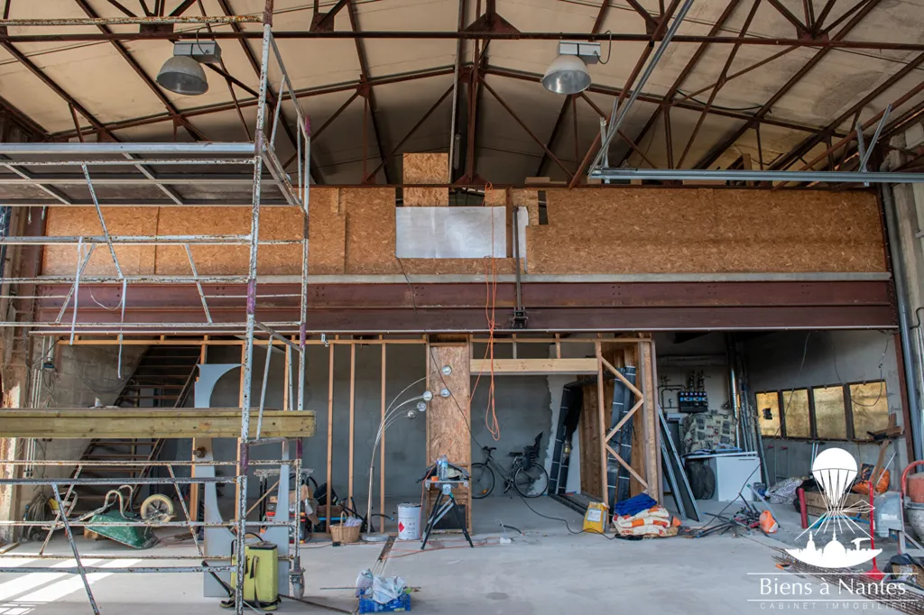 Toad - Mixed-Use Property with Loft Potential in Torfou