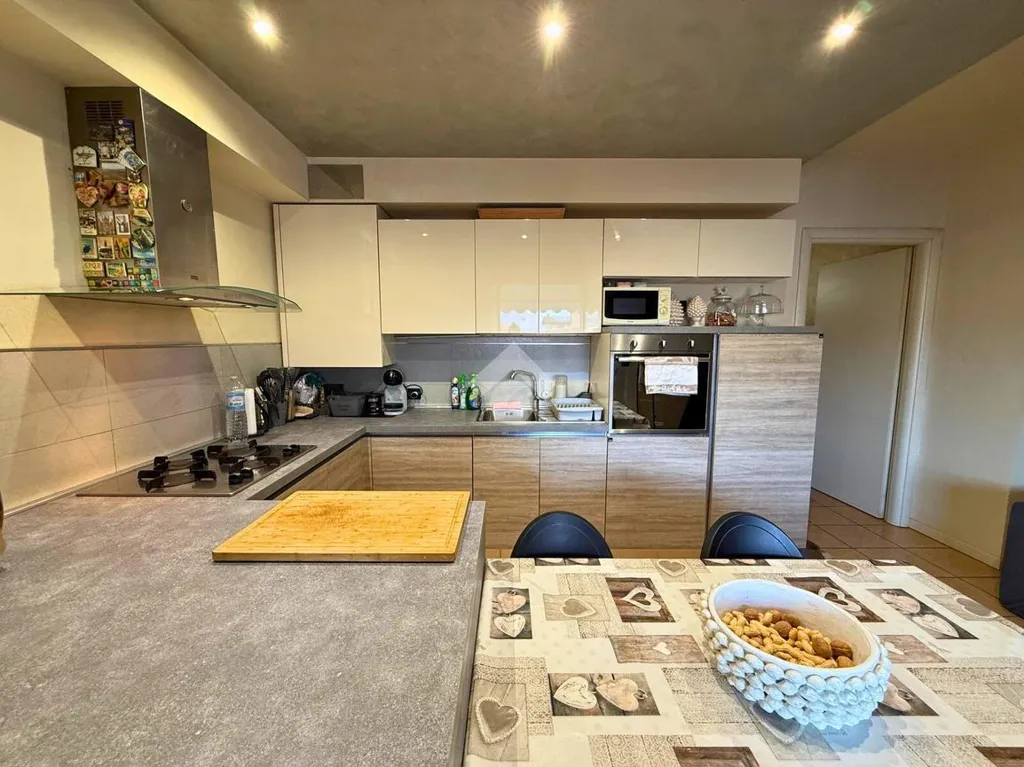 Cuisine - Modern Apartment with Balcony in Capriolo