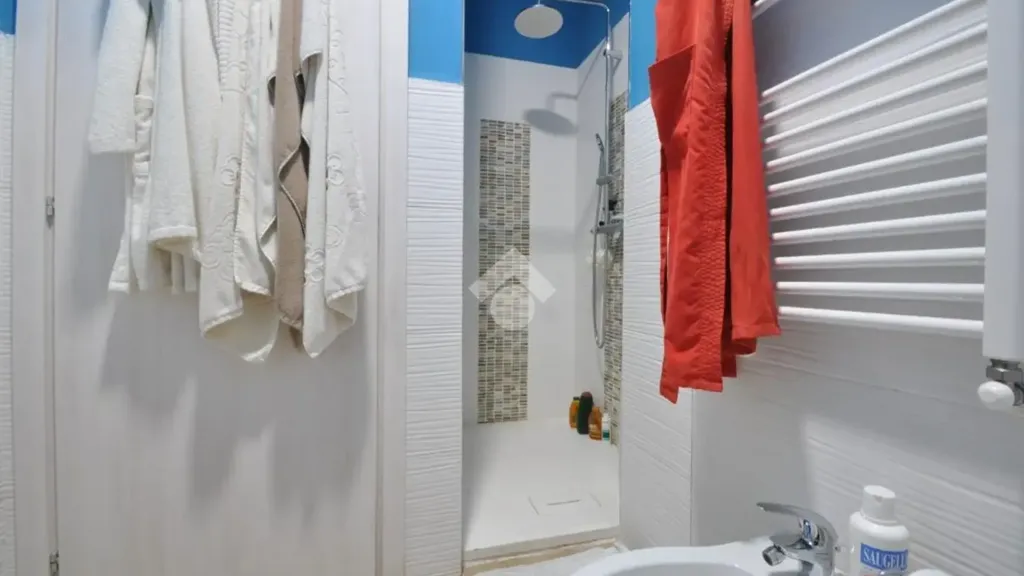 Badezimmer - Two-Bedroom Flat in Historic Building, Turin