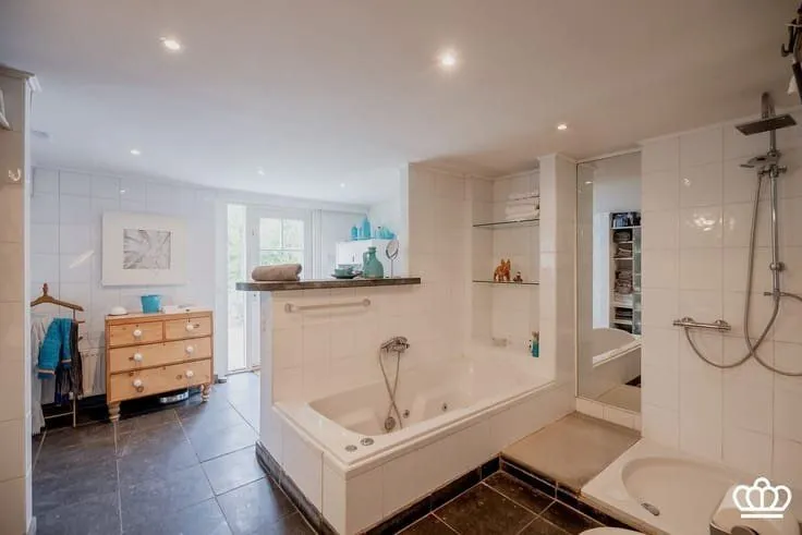 Salles de bain - Villa Charmante avec Jardin dans un Cadre Verdoyant