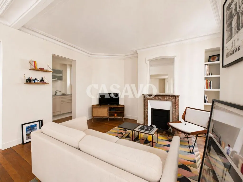 Séjour - Appartement Rénové avec Triple Orientation au 7ème Arrondissement