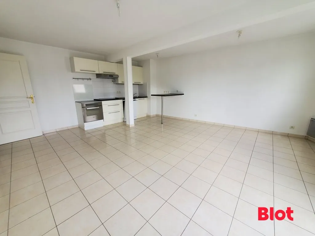 Cucina - T3 Flat with Balcony in Séné