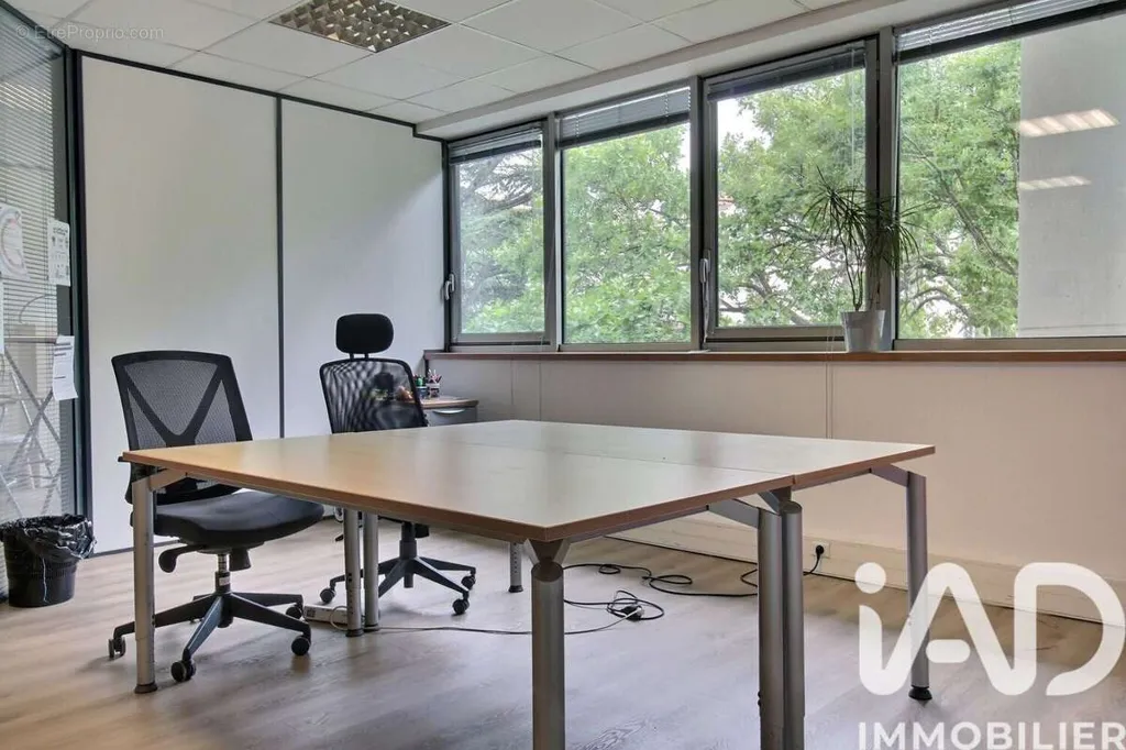 Kabinet - Renovated Office Space with Parking in Aix-en-Provence