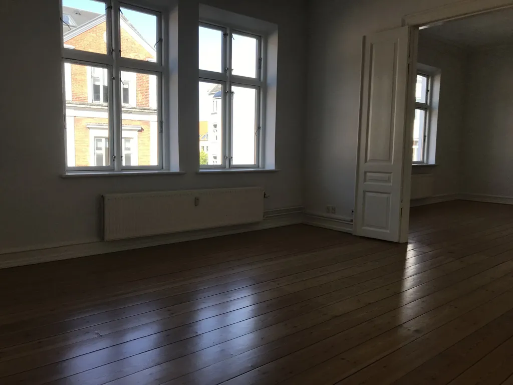 Toad - Spacious 3-Bed Flat in Renovated Building, Slagelse
