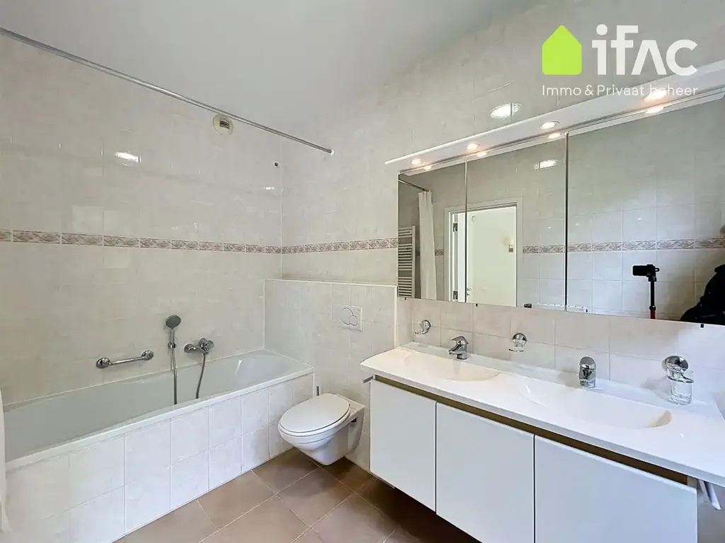 Salles de bain - Appartement de Plain-Pied avec Jardin Privé à Ukkel
