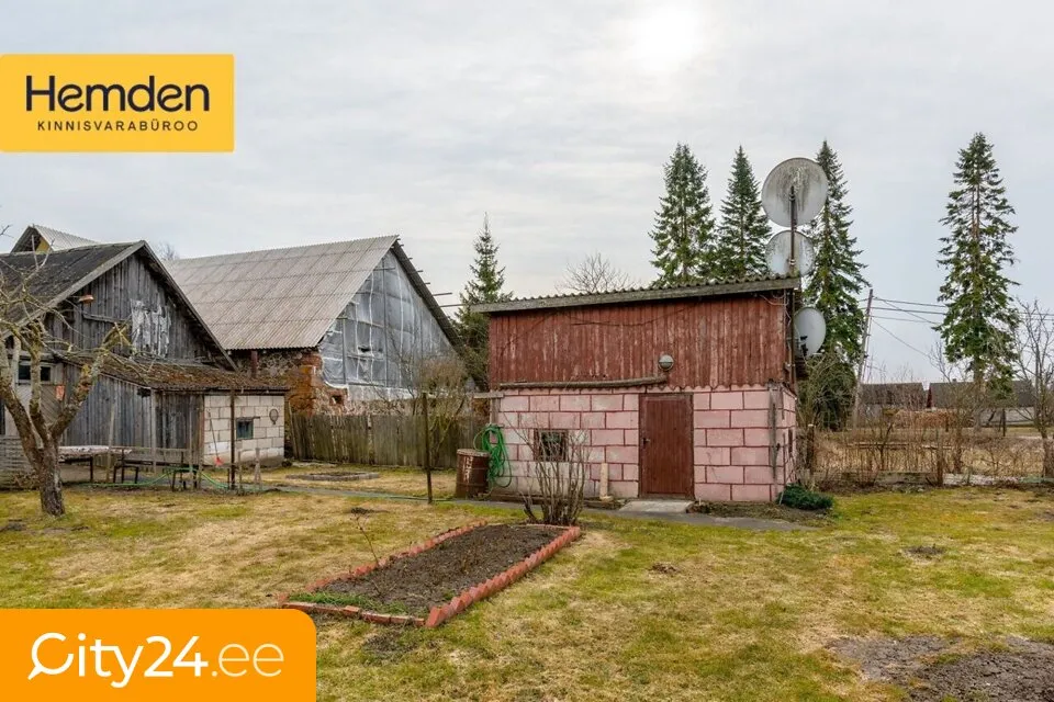 Garden - Renovated House with Lake View in Kasepää