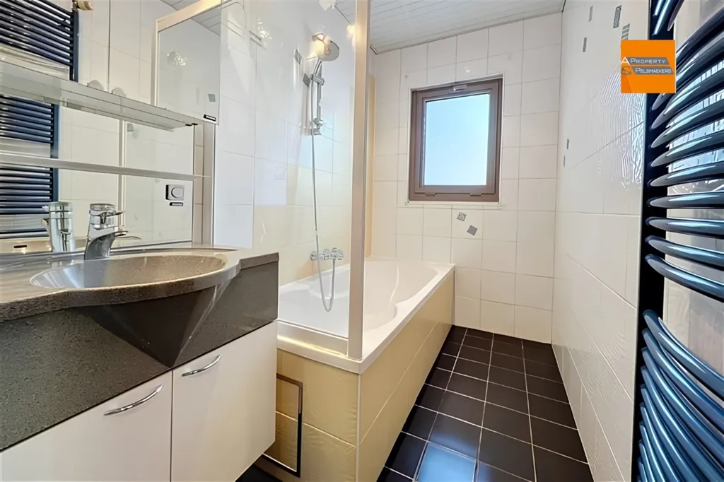 Salles de bain - Maison avec Grand Jardin dans le Gouden Driehoek à Willebroek