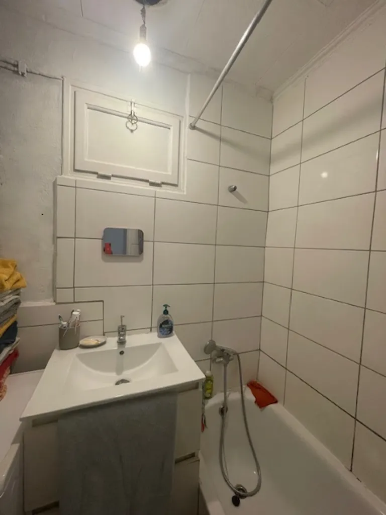 Salles de bain - T3 avec Balcon et Parking à Marseille